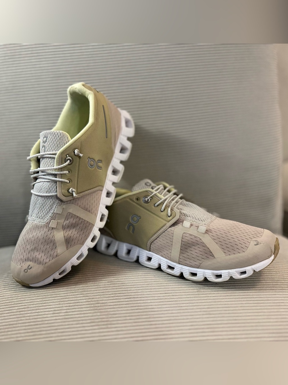 On Running - Women’s On Cloud 5 sneakers “Haze Sand" size 9